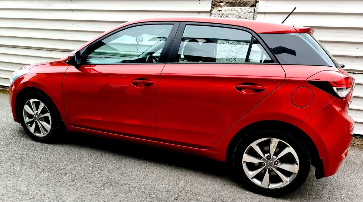 HYUNDAI I 20 2015 PETROL, DELUXE - Image 3
