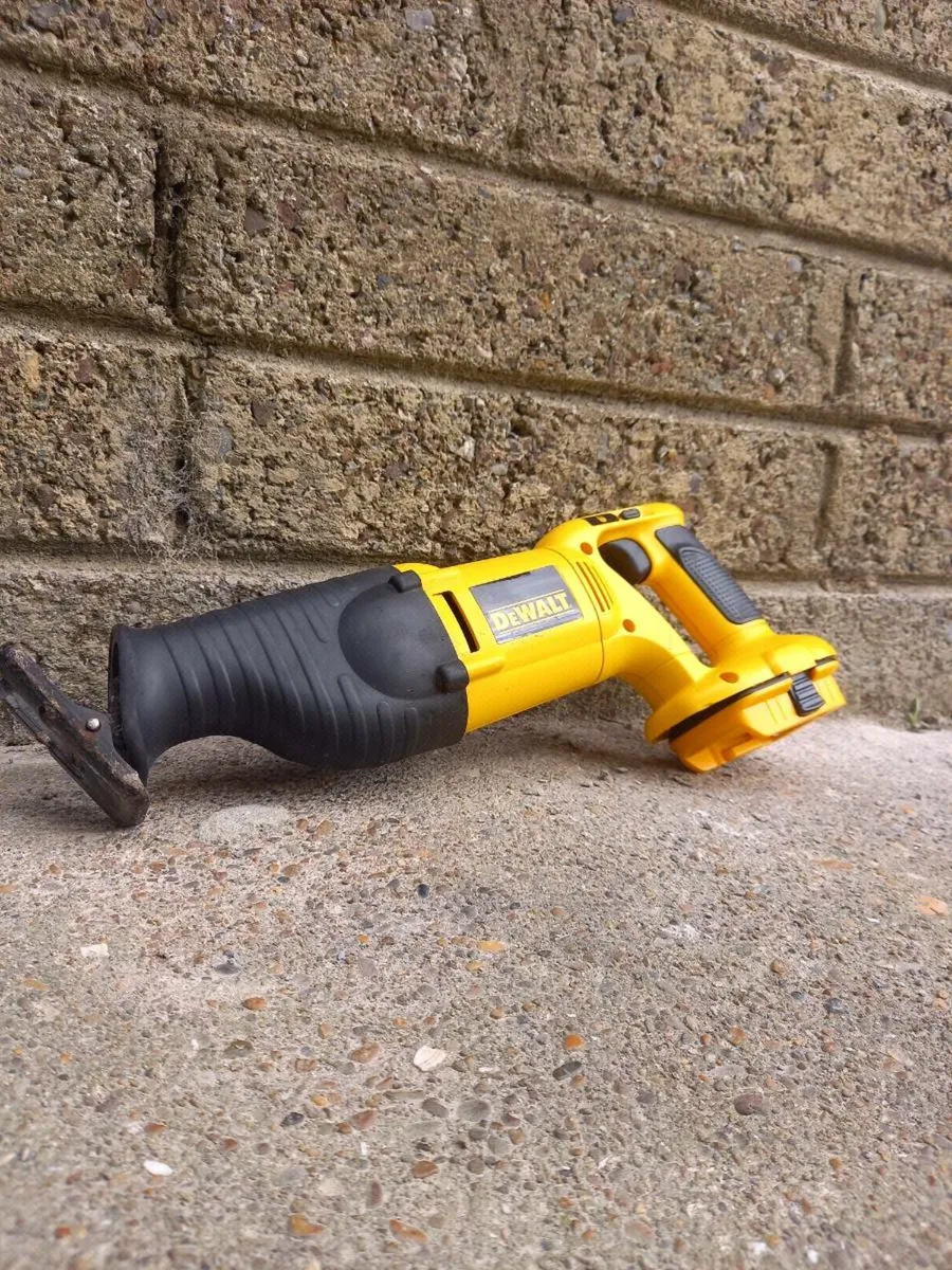 DeWalt Cordless Recip Saw - Image 4