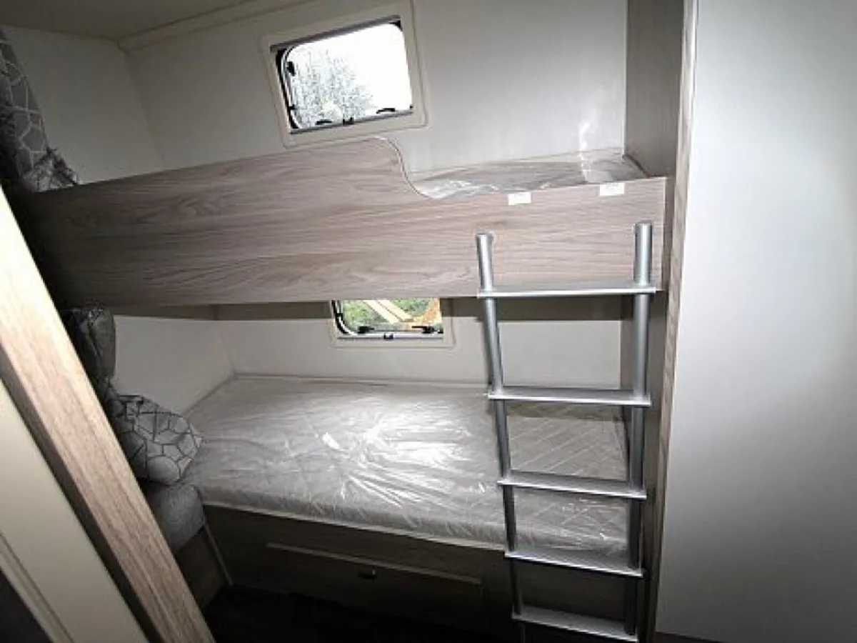 NEW SWIFT ACE AWARD SUPERSTAR 6/7BERTH 8FT B/BEDS - Image 4