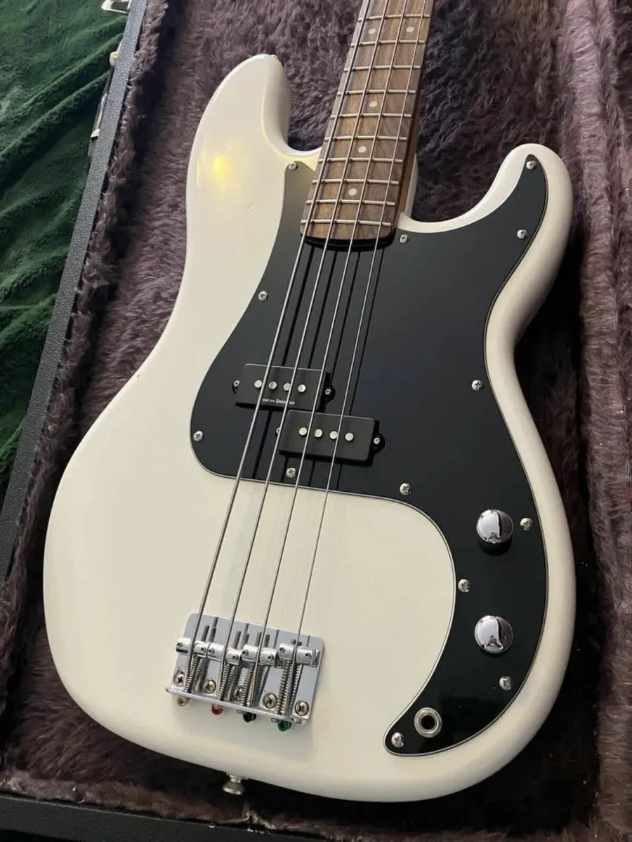 Squier Vintage Modified P-Bass - Image 2