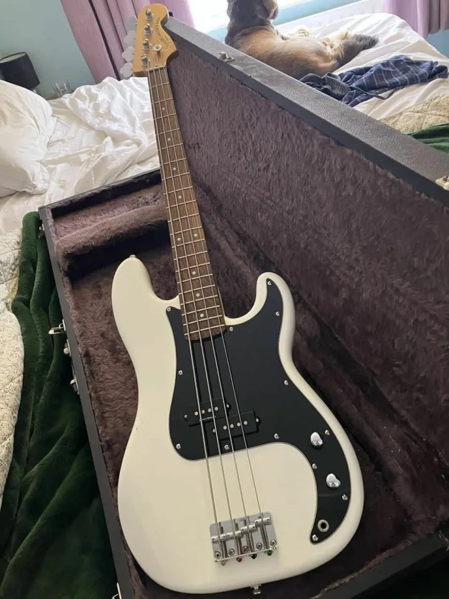 Squier Vintage Modified P-Bass - Image 1