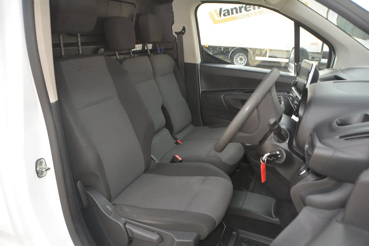 Opel Combo - 3 seat cab - Dealer Service History - Image 4