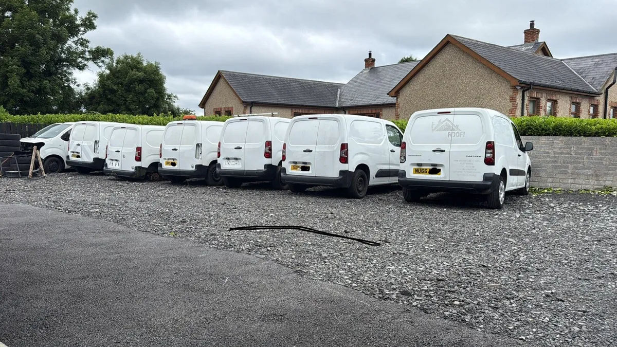 2021 Citroen Berlingo partner combo back doors
