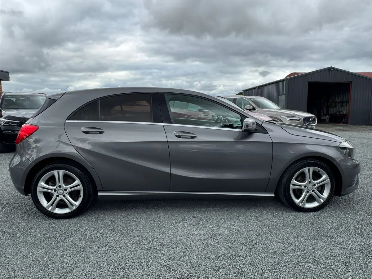 2013 MERCEDES A180 URBAN SELENITE GREY - Image 3