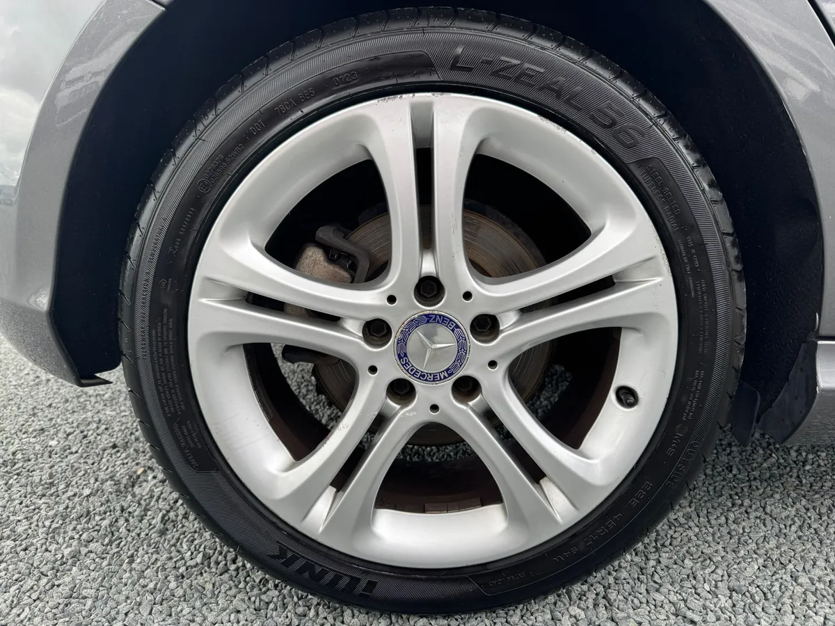 2013 MERCEDES A180 URBAN SELENITE GREY - Image 4