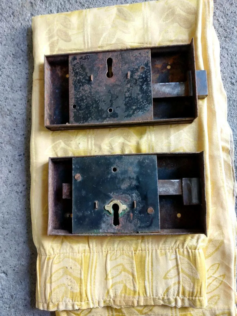 2. Antique Rim deadlocks(display pieces)