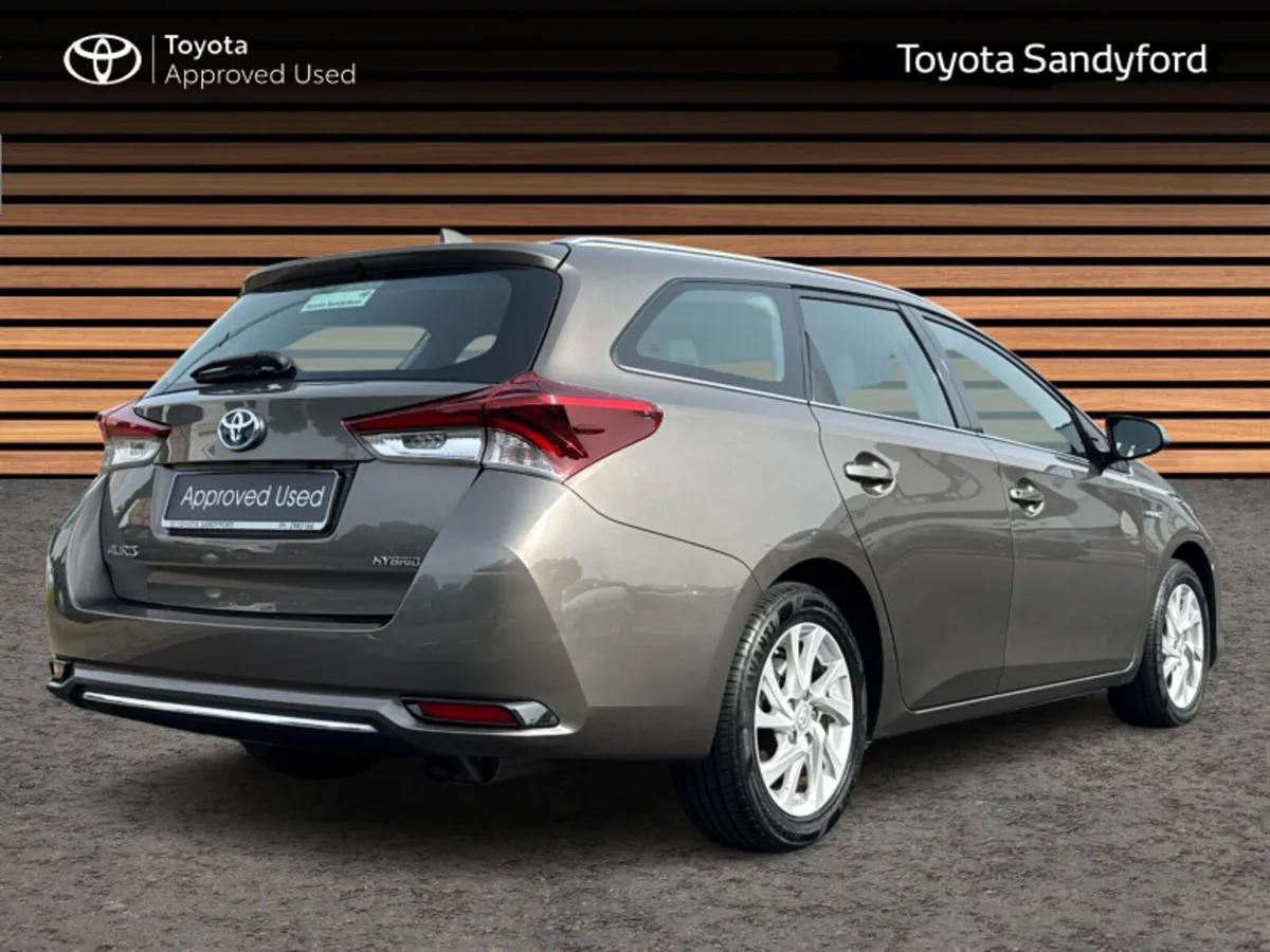 Toyota Auris 1.8 HYBRID LUNA TOURING SPORT/ESTATE - Image 2