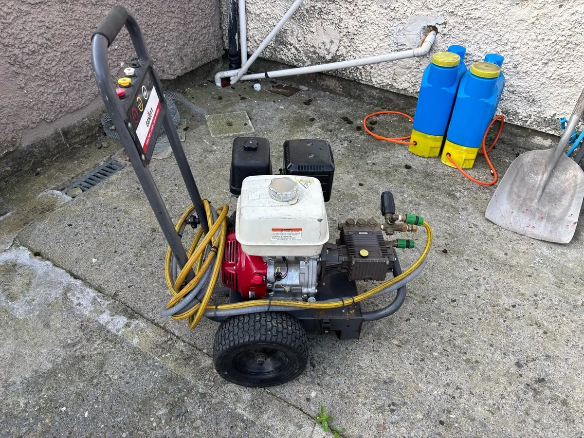 Power washer - Image 1