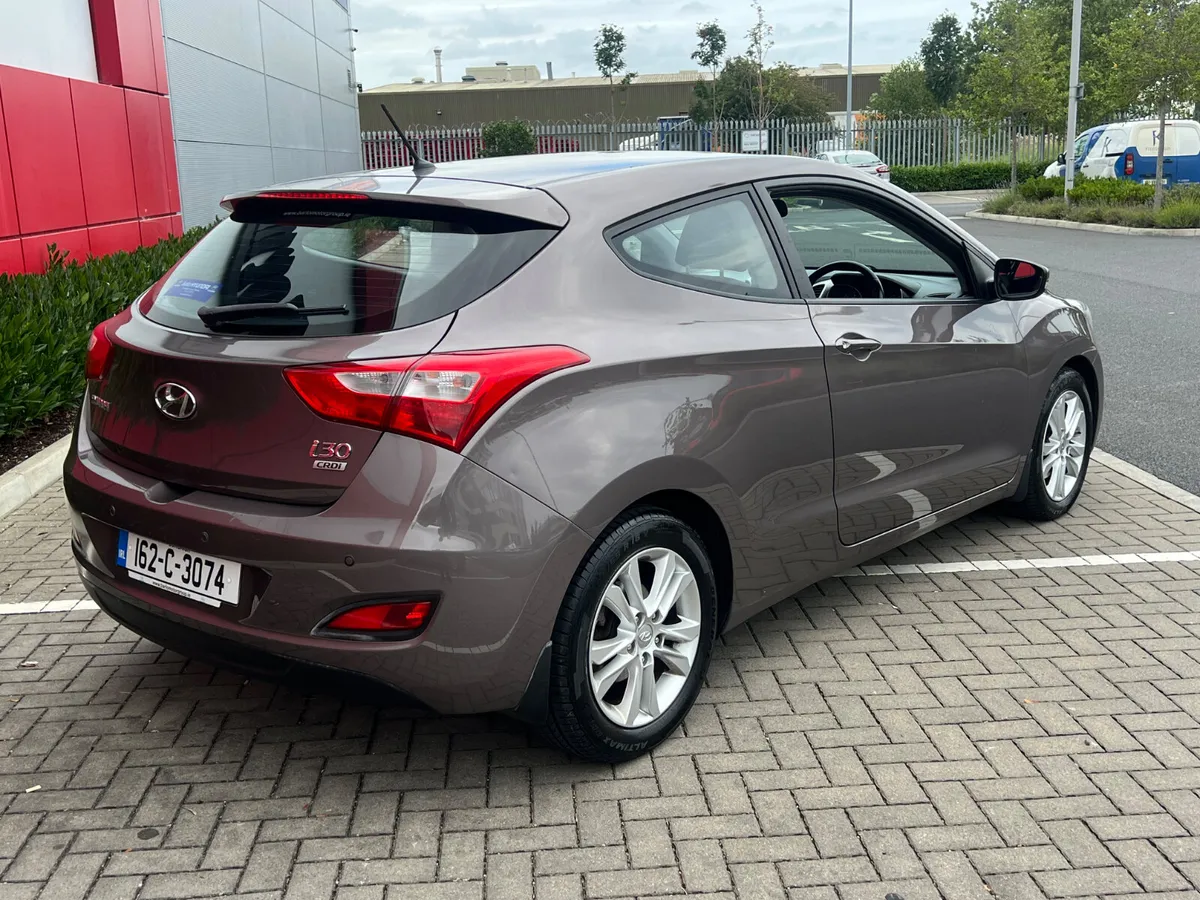 Hyundai i30 Deluxe Automatic Diesel - Image 3