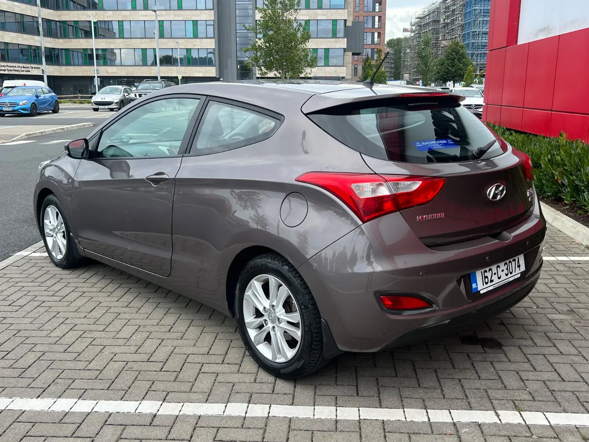 Hyundai i30 Deluxe Automatic Diesel - Image 2