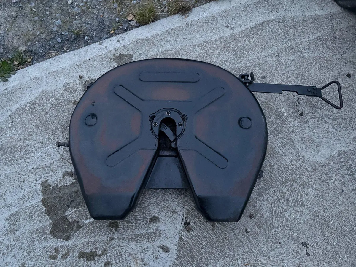 Fontaine Fifth Wheel - Image 1
