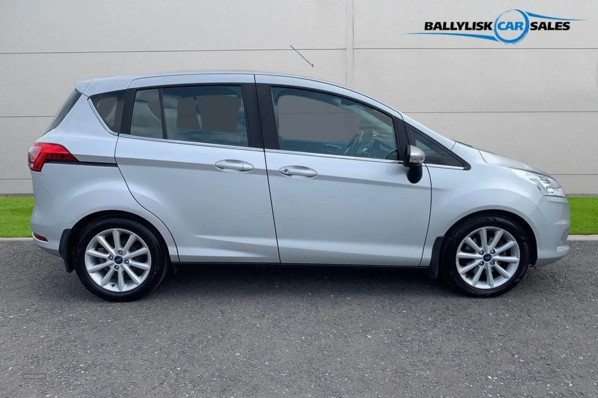Ford B-Max 1.0t 100PS Titanium Navigator MPV in S - Image 3