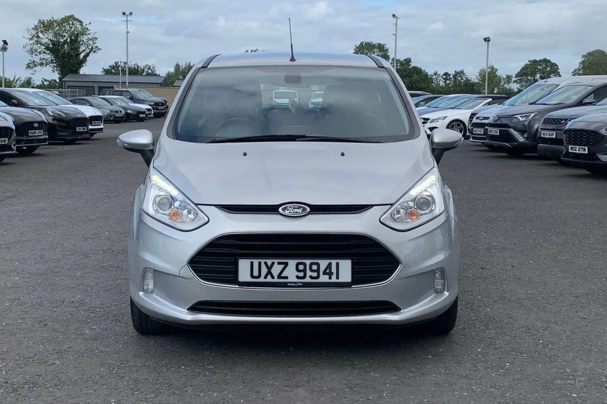 Ford B-Max 1.0t 100PS Titanium Navigator MPV in S - Image 4