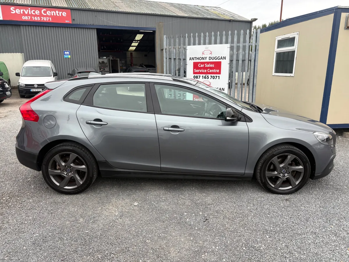 Volvo V40 Automatic 1.6 - Image 2