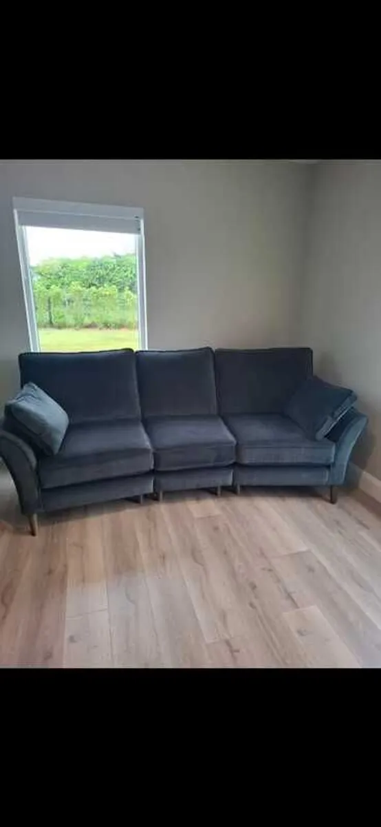 Retro style 4 and 3 seater sofas - Image 3