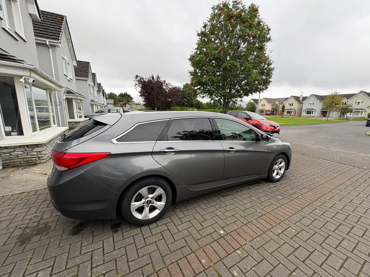 Hyundai i40 Blue – Excellent Condition - Image 4