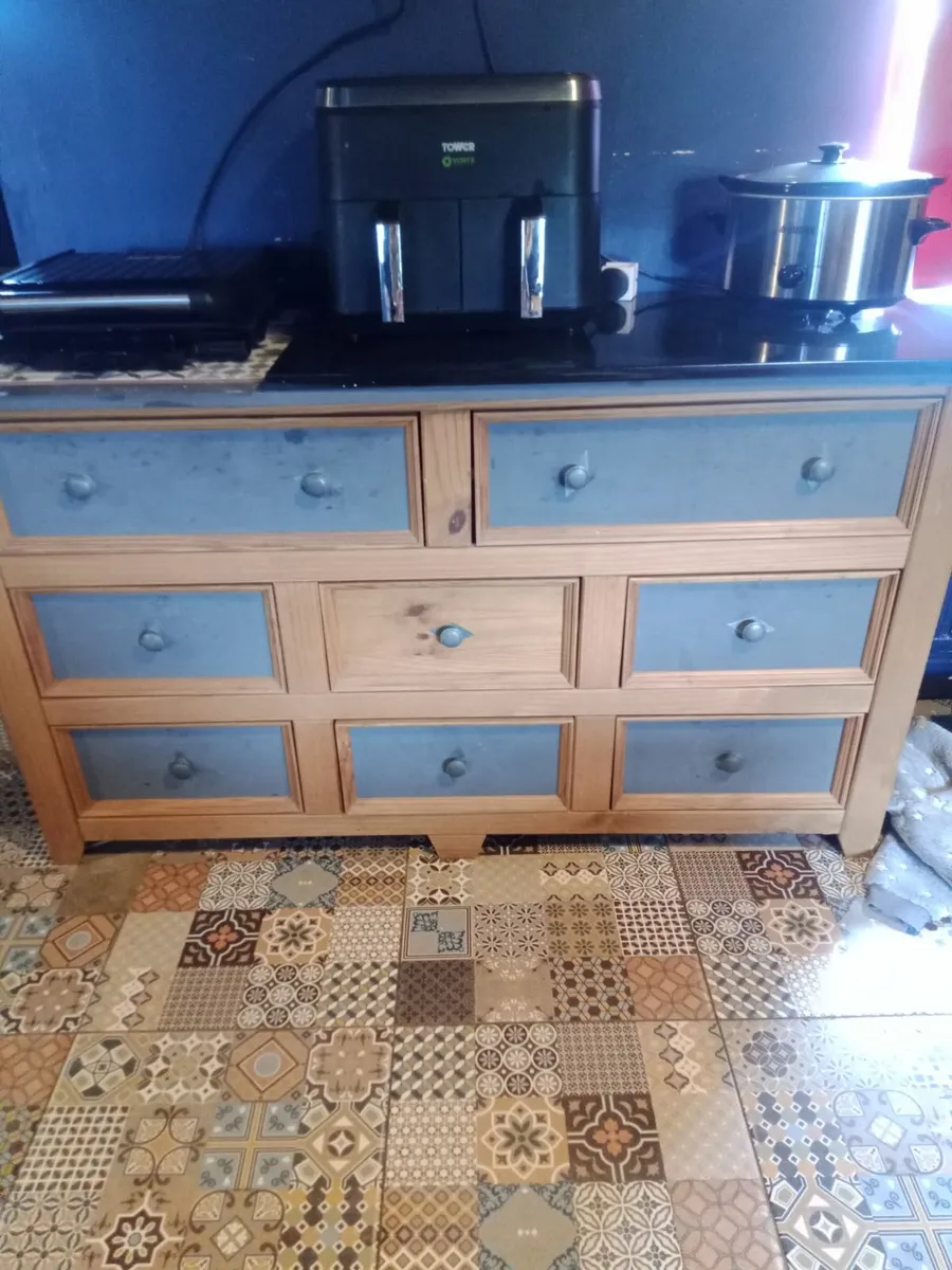 sideboards x 2, tables x 2 lamps - Image 4