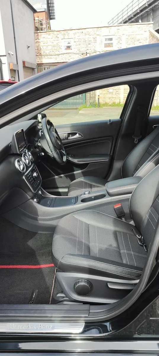 MERCEDES A180 - Image 2