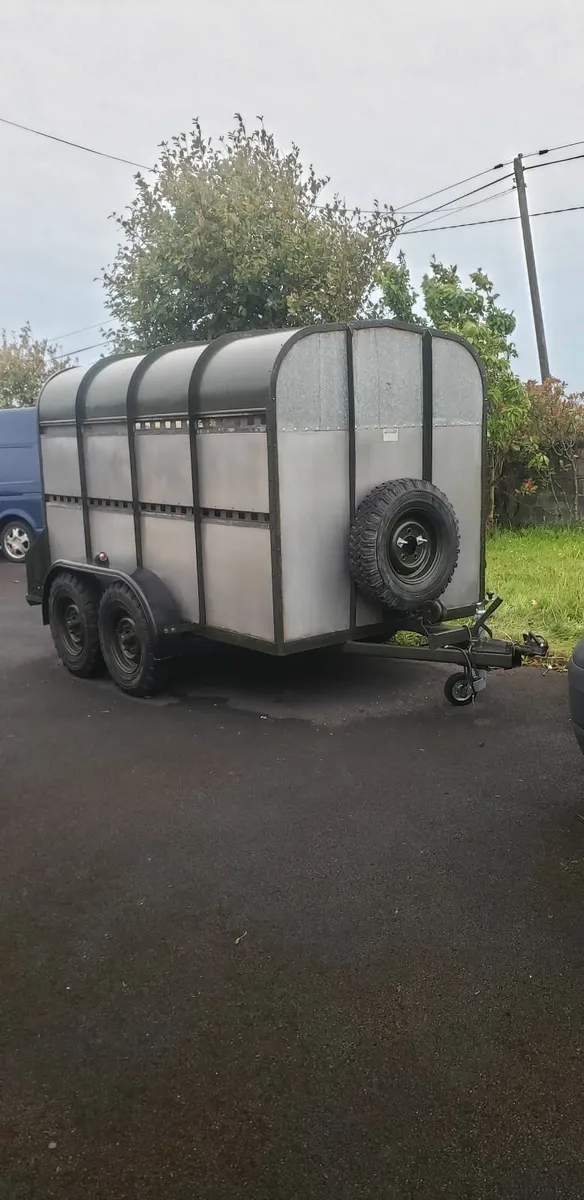 bateson 10ft x 5ft 8" livestock trailer vgc - Image 1