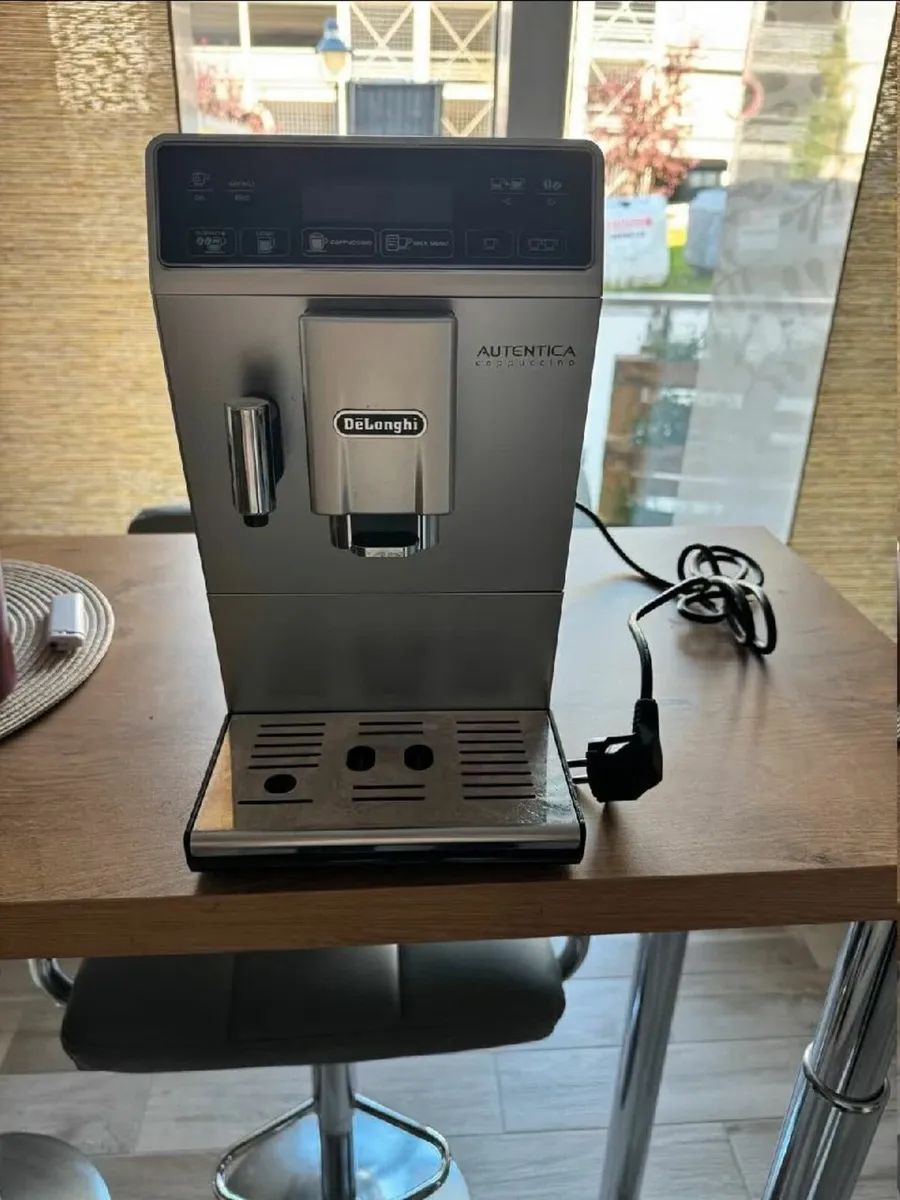 Delonghi Coffee machine - Image 1