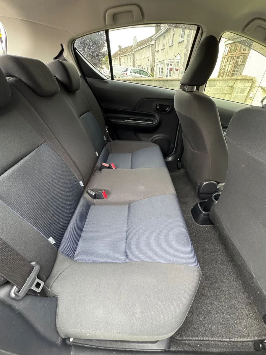 Toyota Aqua 2015 / 152 - Image 4