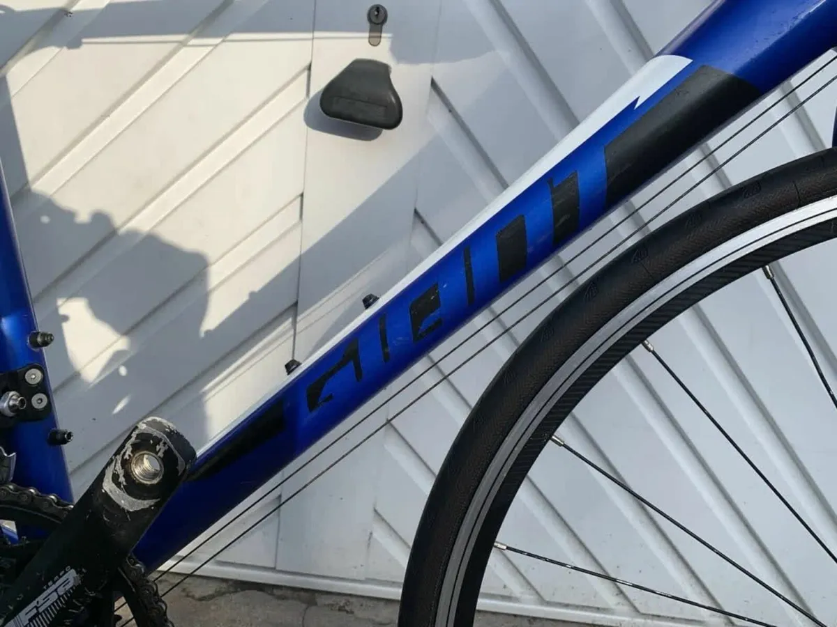 Giant Contend Road Bike - Image 3