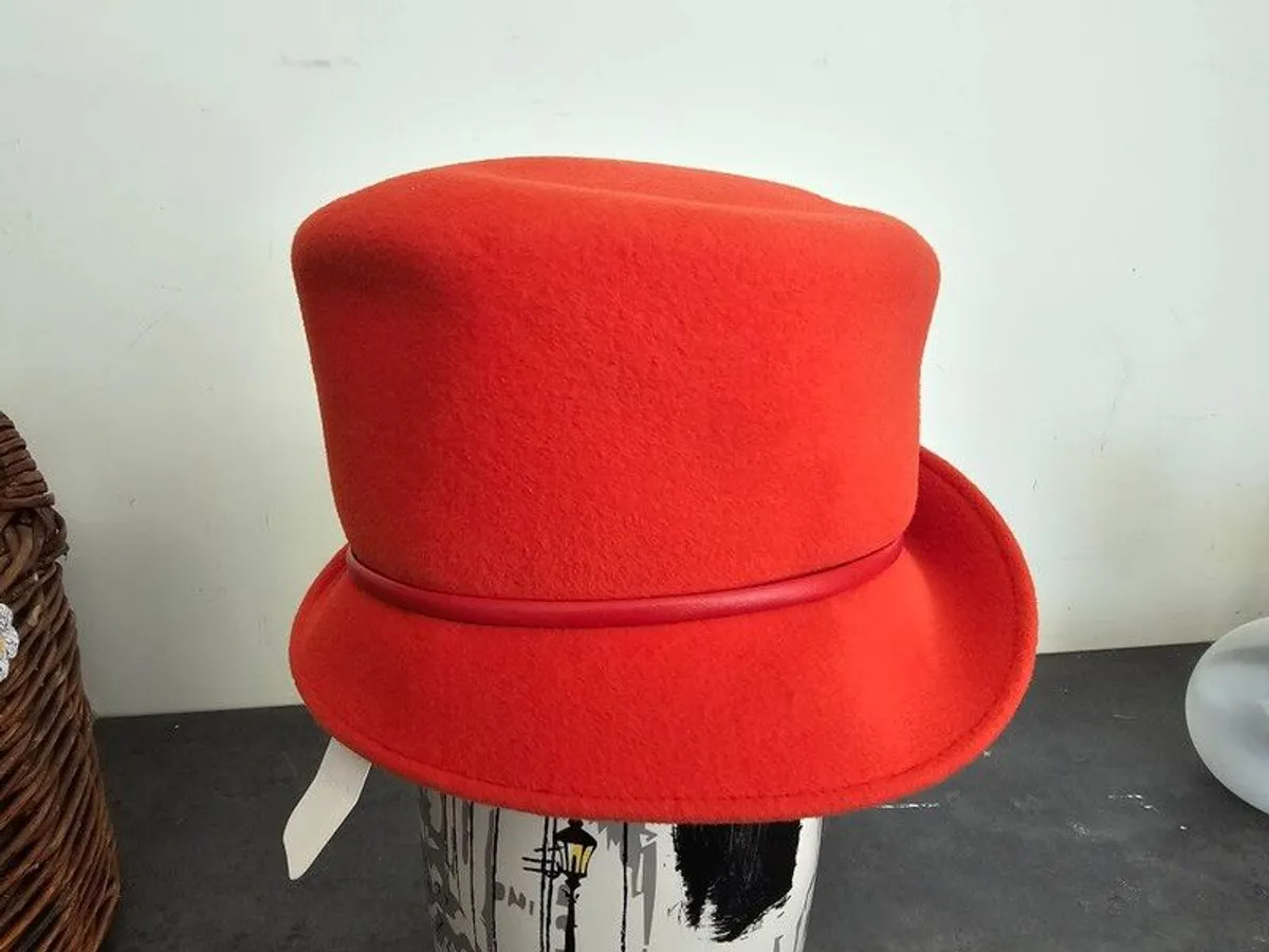 ladies hat - Image 1