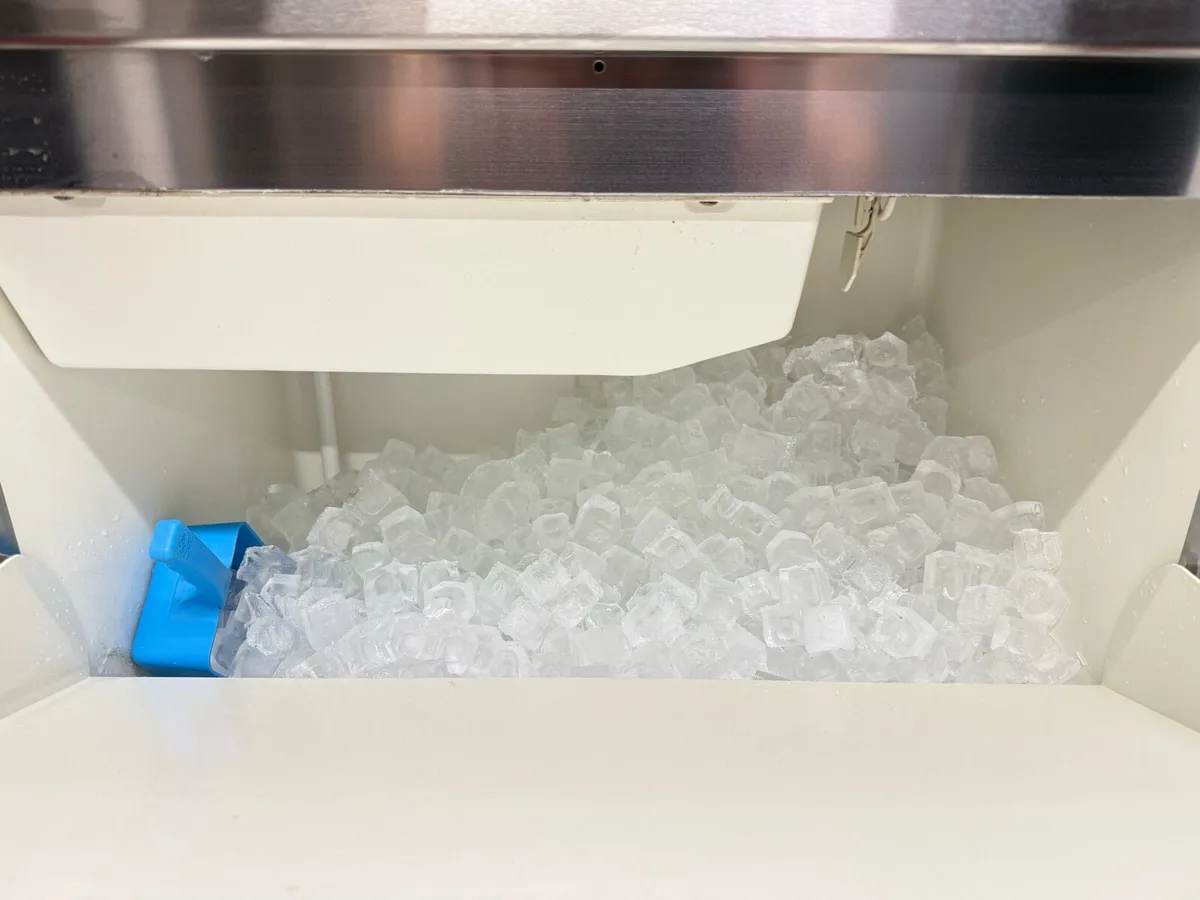 ICE MACHINE - HOSHIZAKI - Image 3