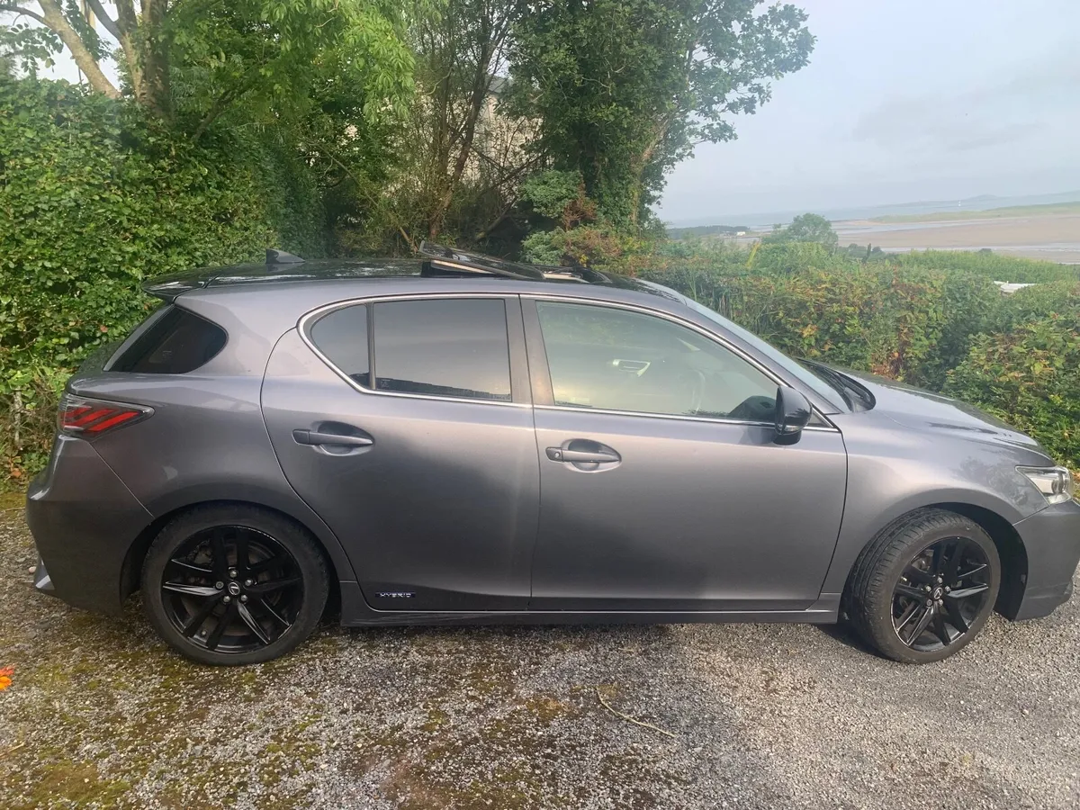 Lexus CT200h 2016 - Image 2