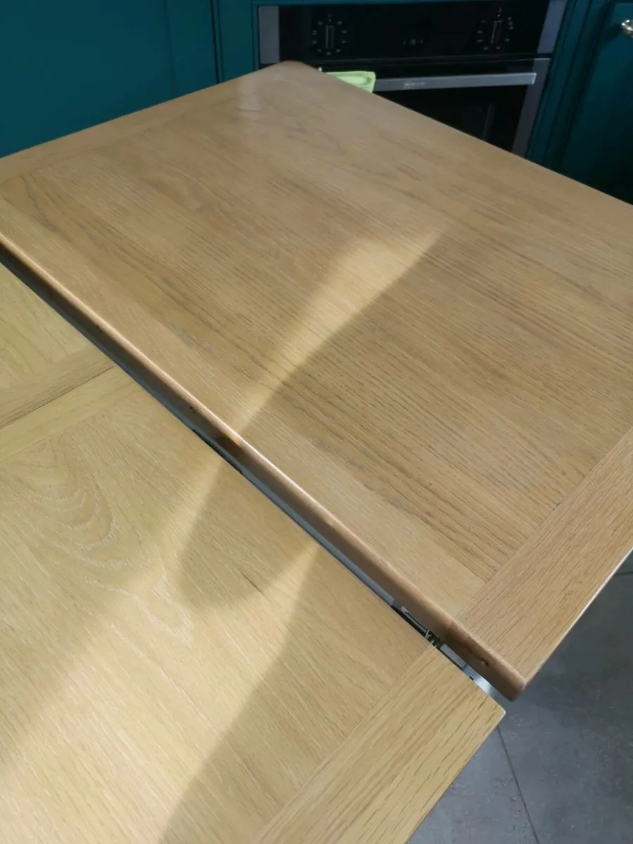 Table and 4 chairs - Image 3