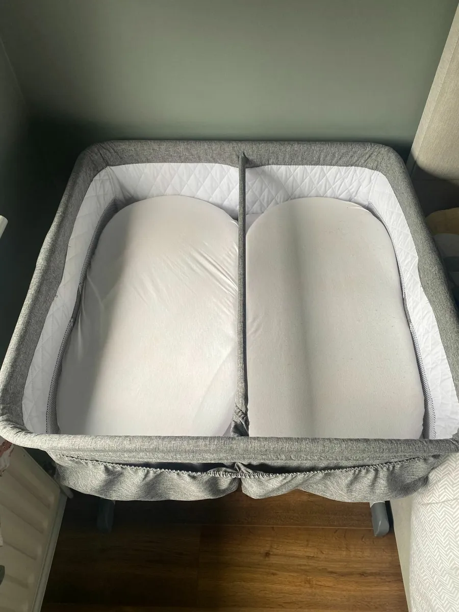 Kids Twin City Sleeper Bassinet - Adjustable Heigh - Image 2