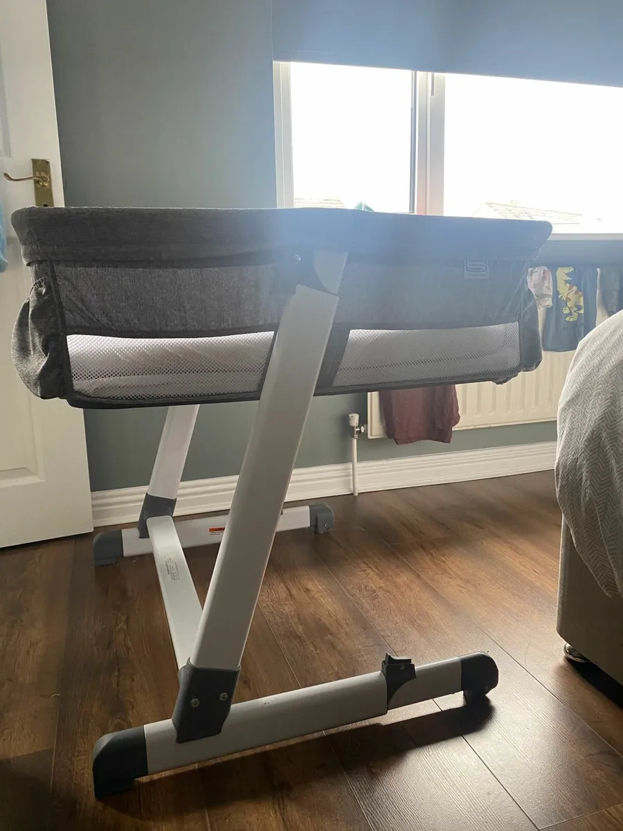 Kids Twin City Sleeper Bassinet - Adjustable Heigh - Image 3