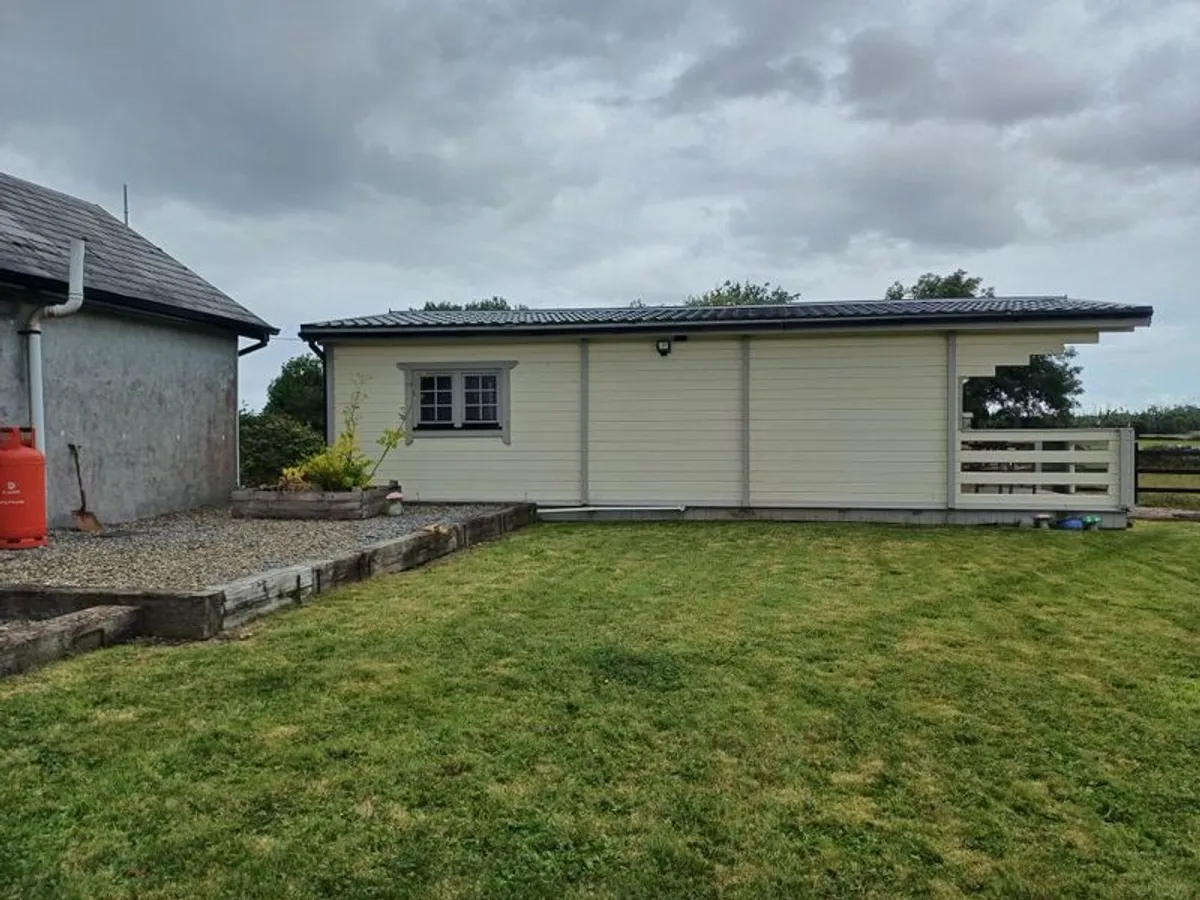 2 Bed Log Cabin - Buyer must arrange distmantling - Image 2