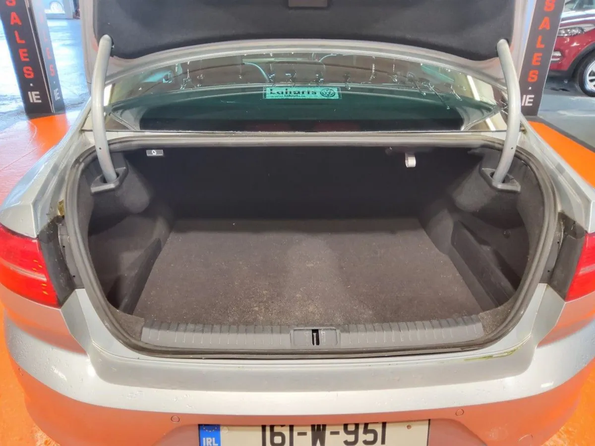 Volkswagen Passat 1.6 TDI 120HP Highline - Image 4