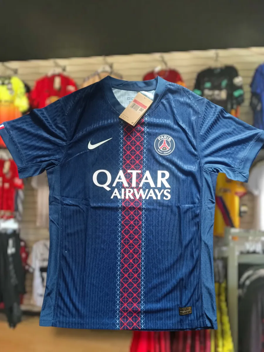 Paris Saint Germain Jersey 2025/26 - Image 1