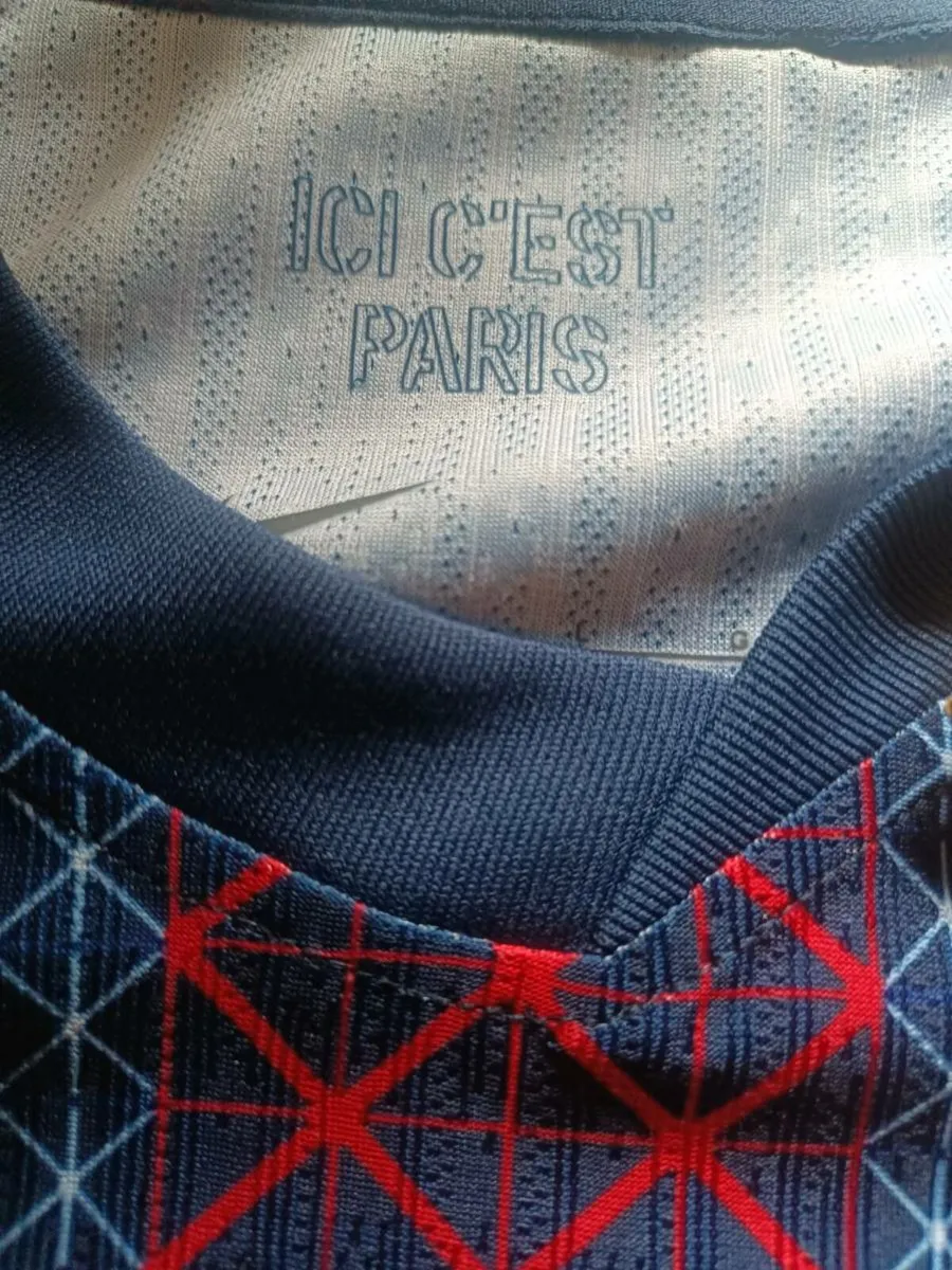 Paris Saint Germain Jersey 2025/26 - Image 4