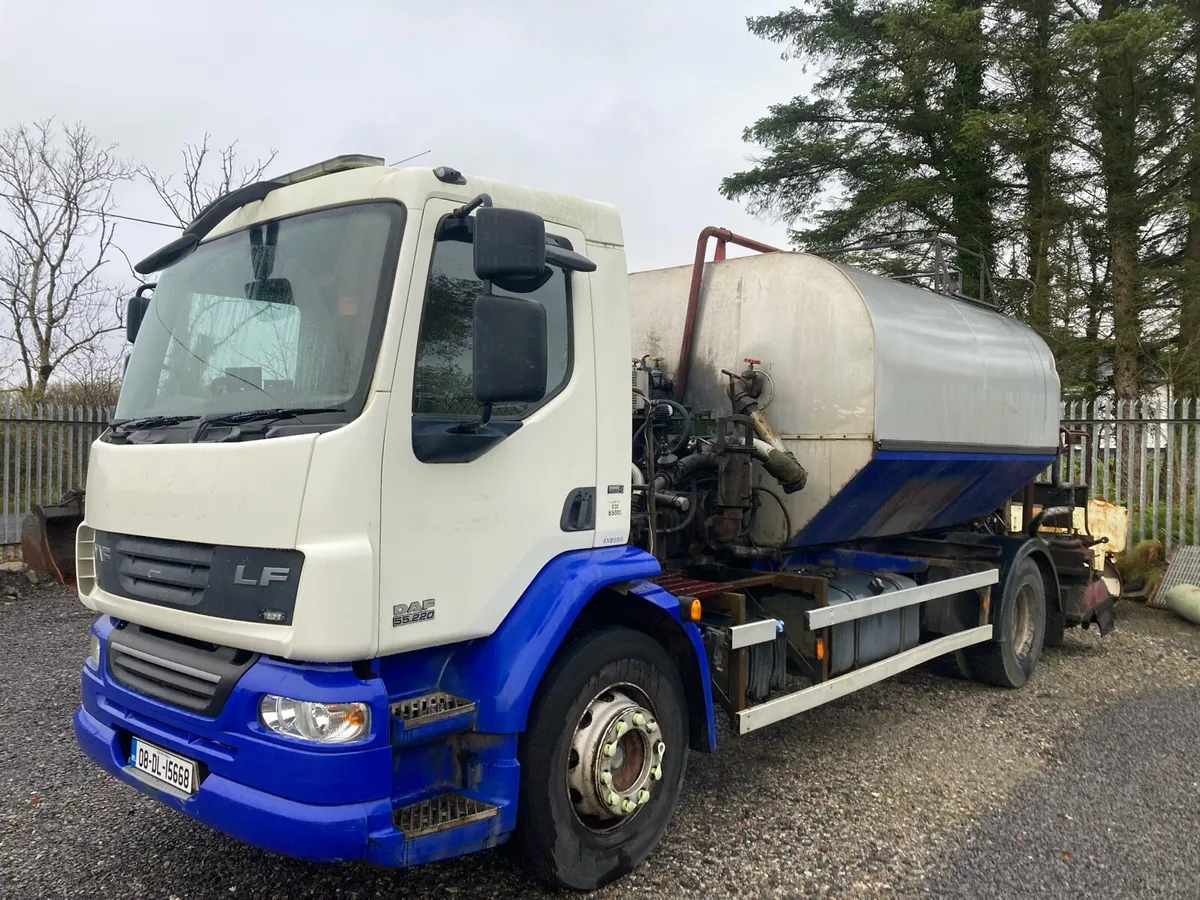Daf 55 220 Tar Sprayer - Image 2
