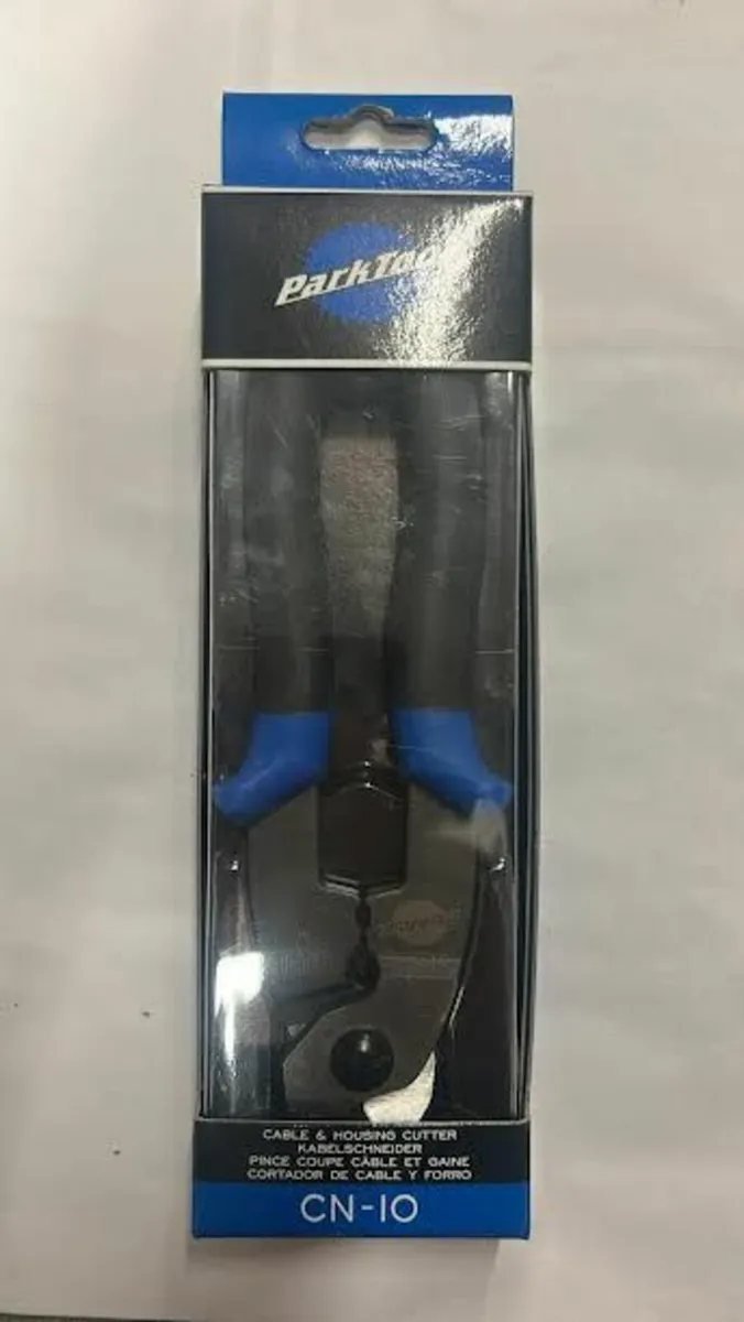 Cable and housing cutter