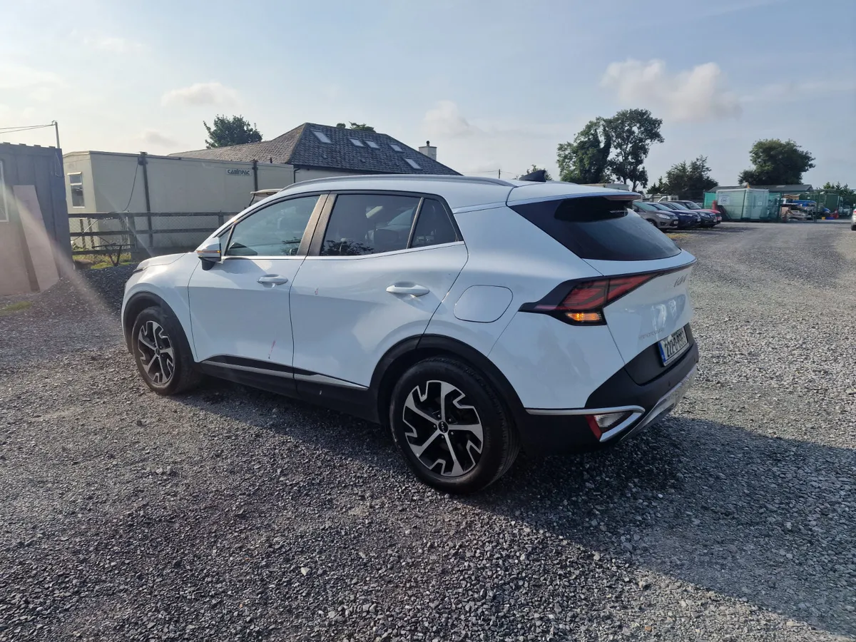 22 Kia Sportage 1.6 MILD HYBRID AUTOMATIC - Image 3