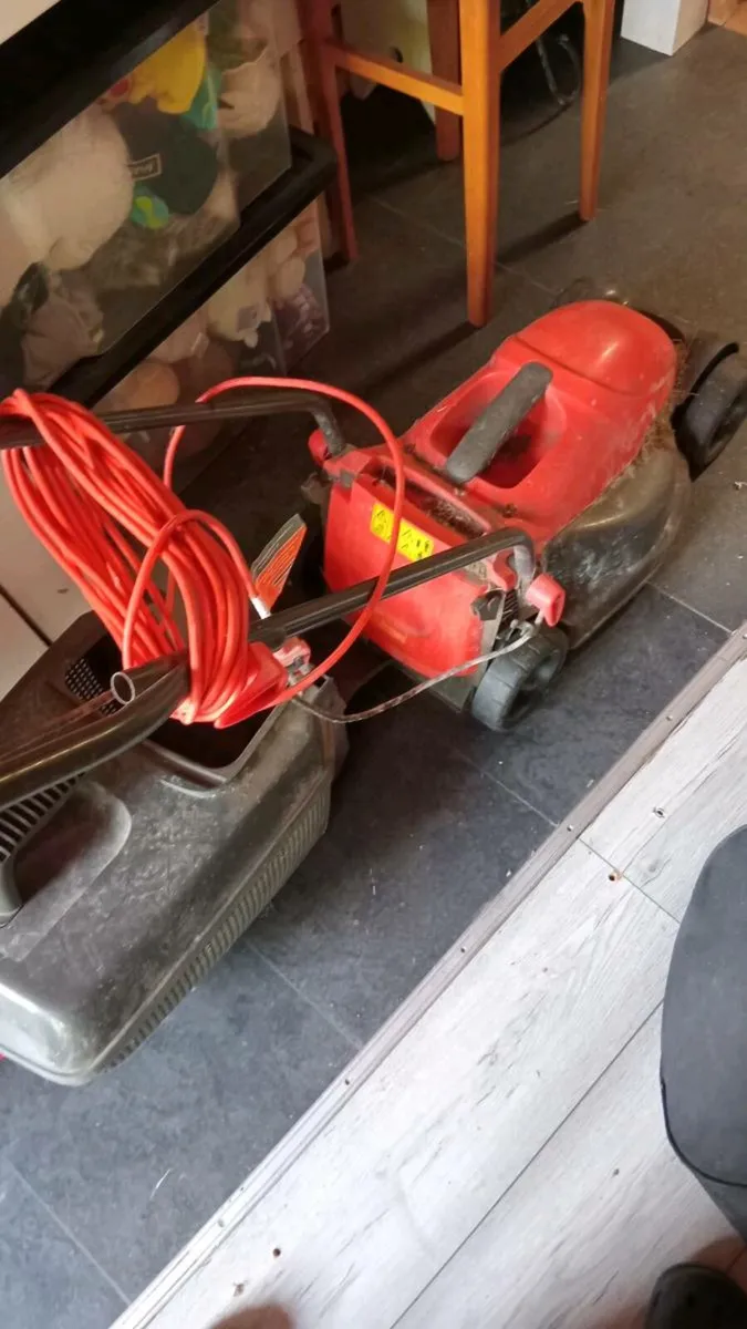 Electric flymo mower - Image 1