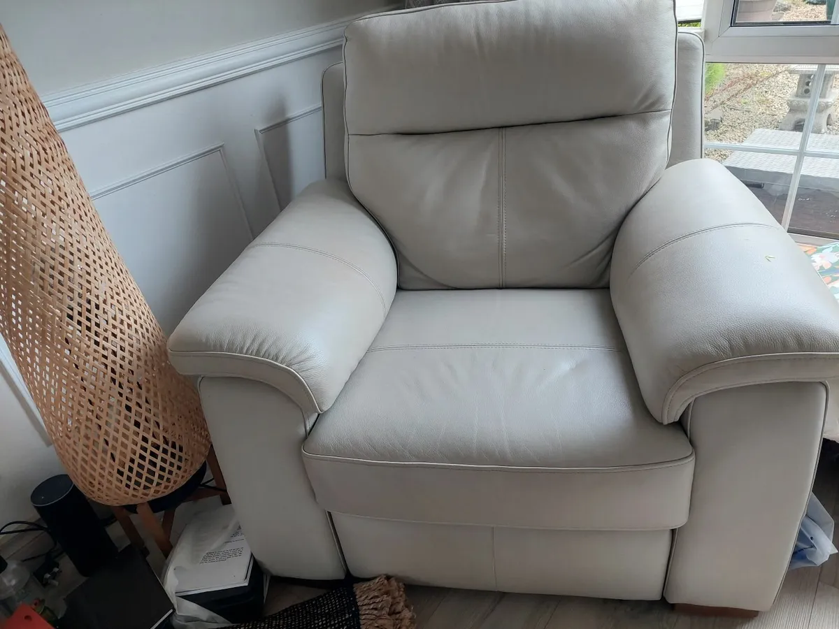 Recliner armchair
