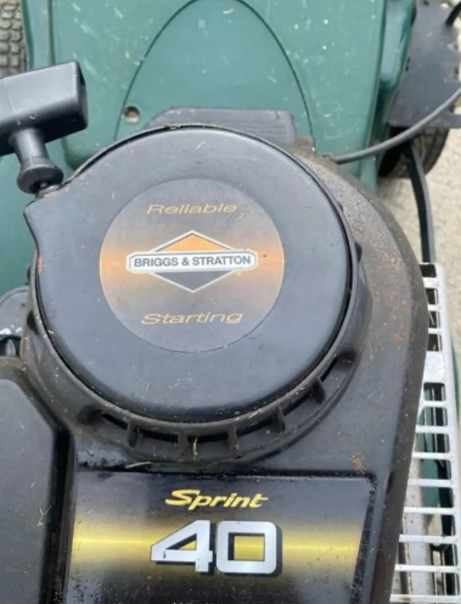 Briggs and Stratton Petrol Lawnmower - Image 3
