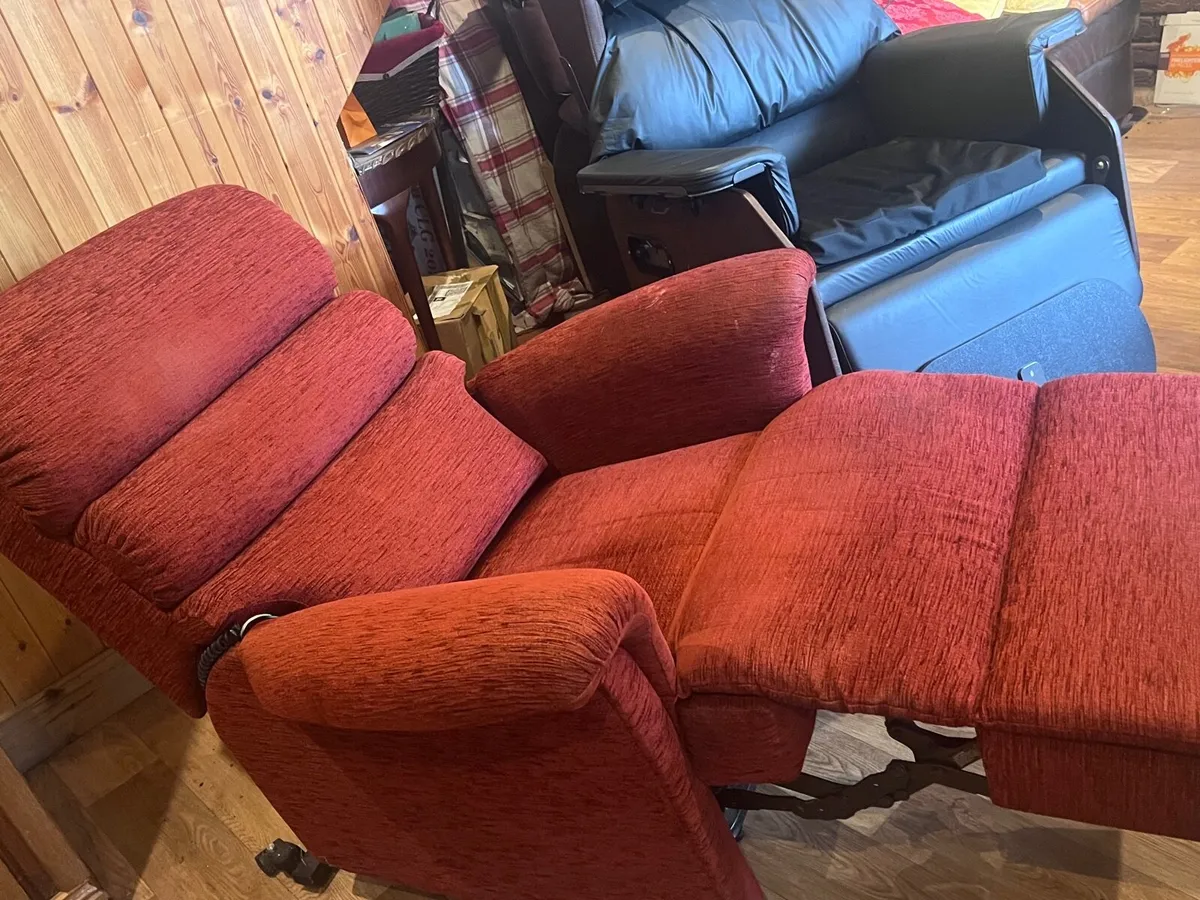 Electric riser recliner - Image 1