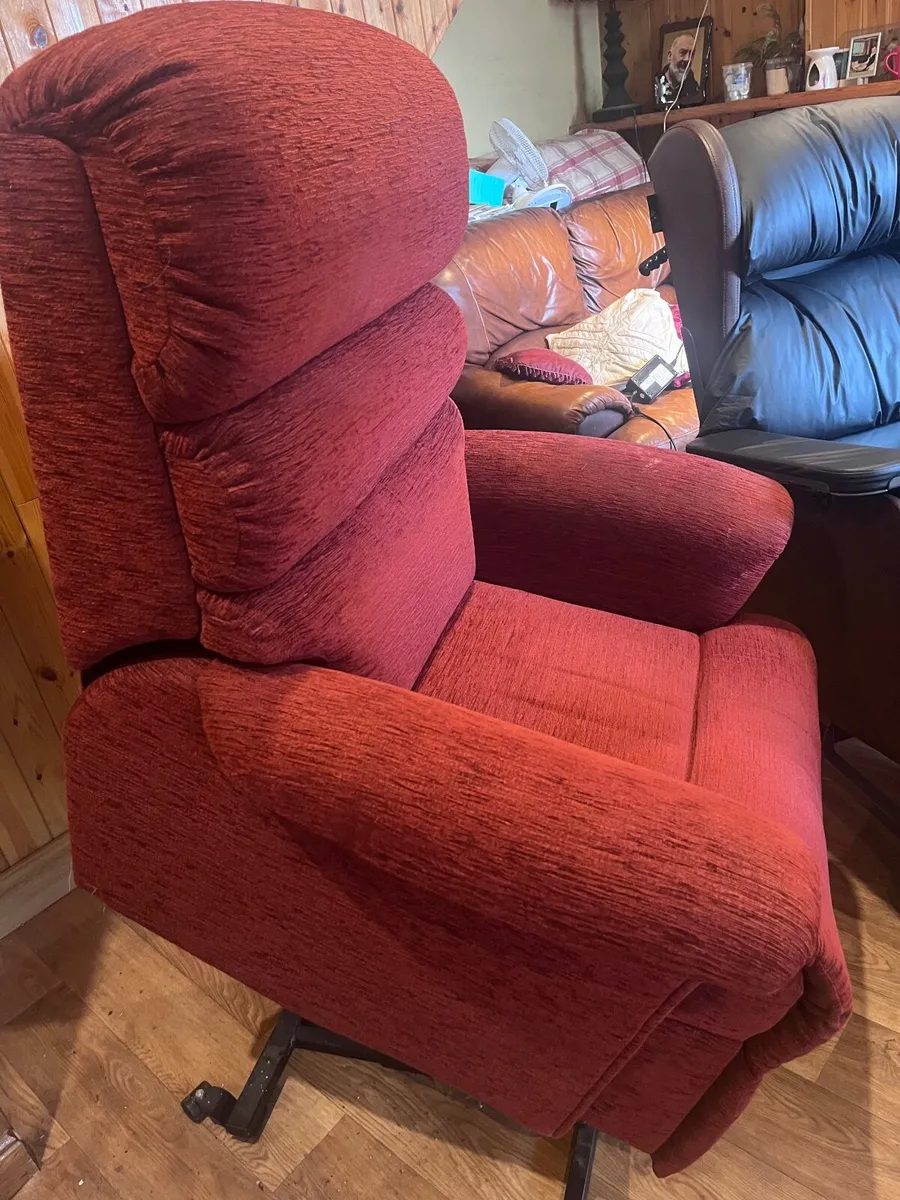 Electric riser recliner - Image 3