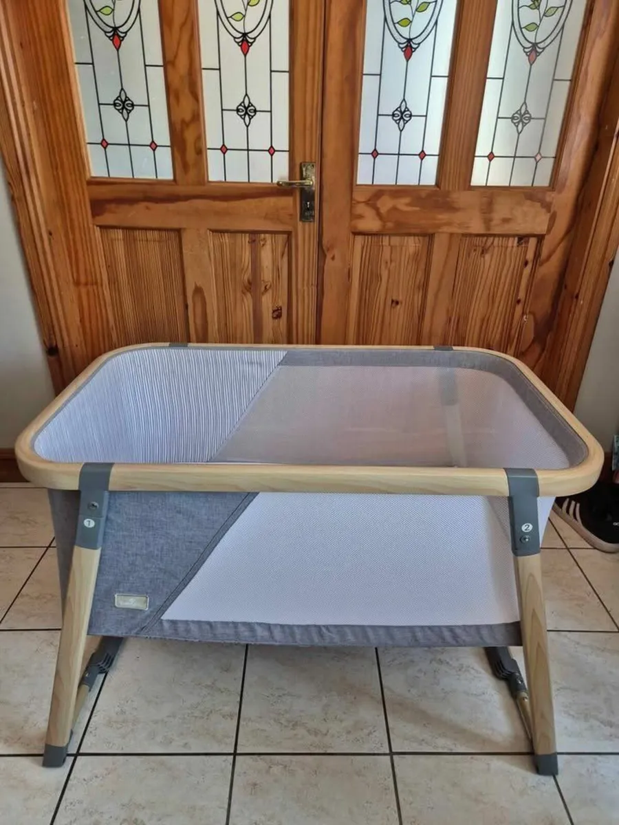 Babylo Bassinet (Folds Down Flat) - Image 1