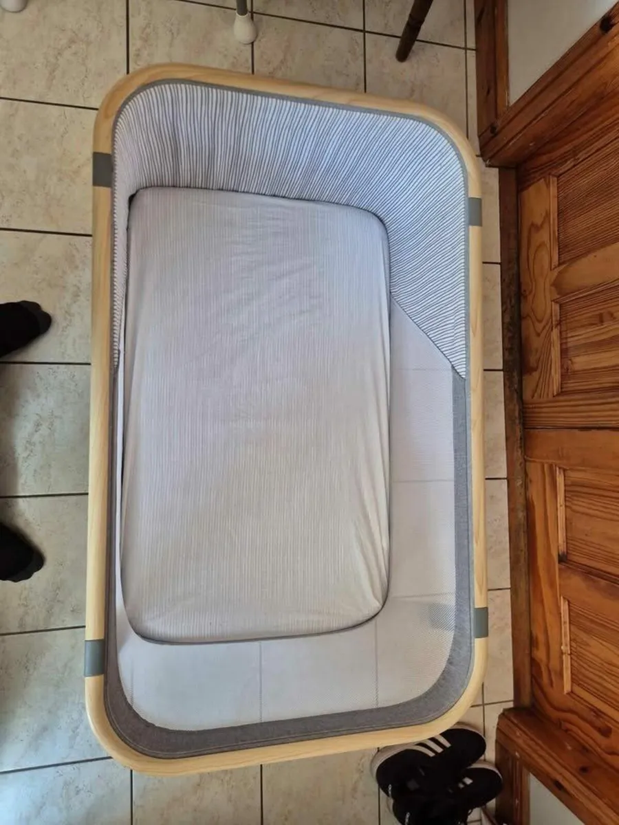 Babylo Bassinet (Folds Down Flat) - Image 3