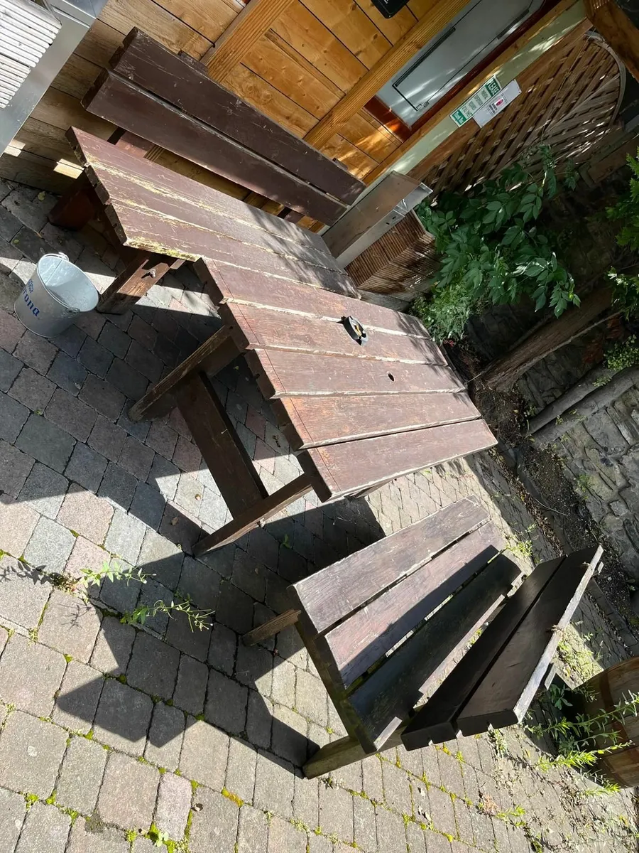 Outdoor furniture - Image 1