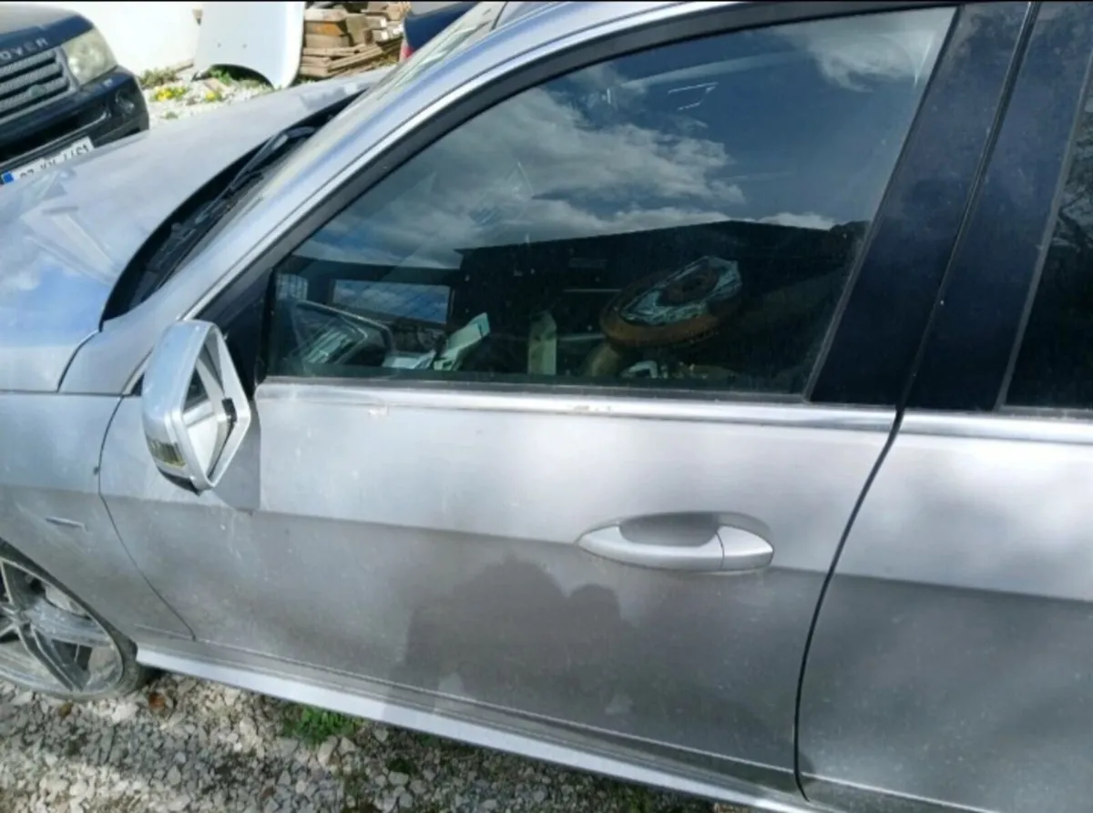 Mercedes E350 Auto for repair/Braking.Engine inc - Image 3