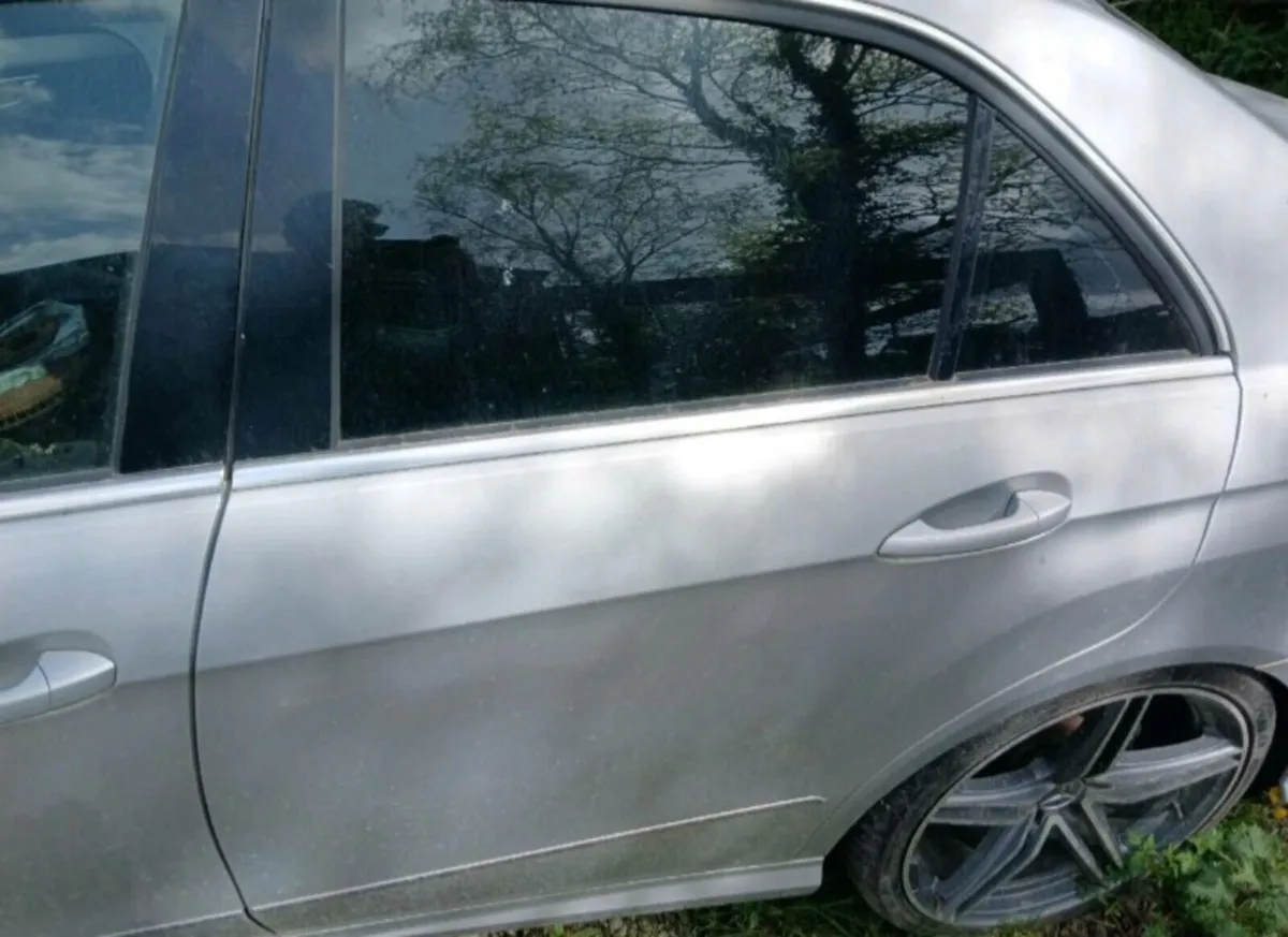 Mercedes E350 Auto for repair/Braking.Engine inc - Image 4