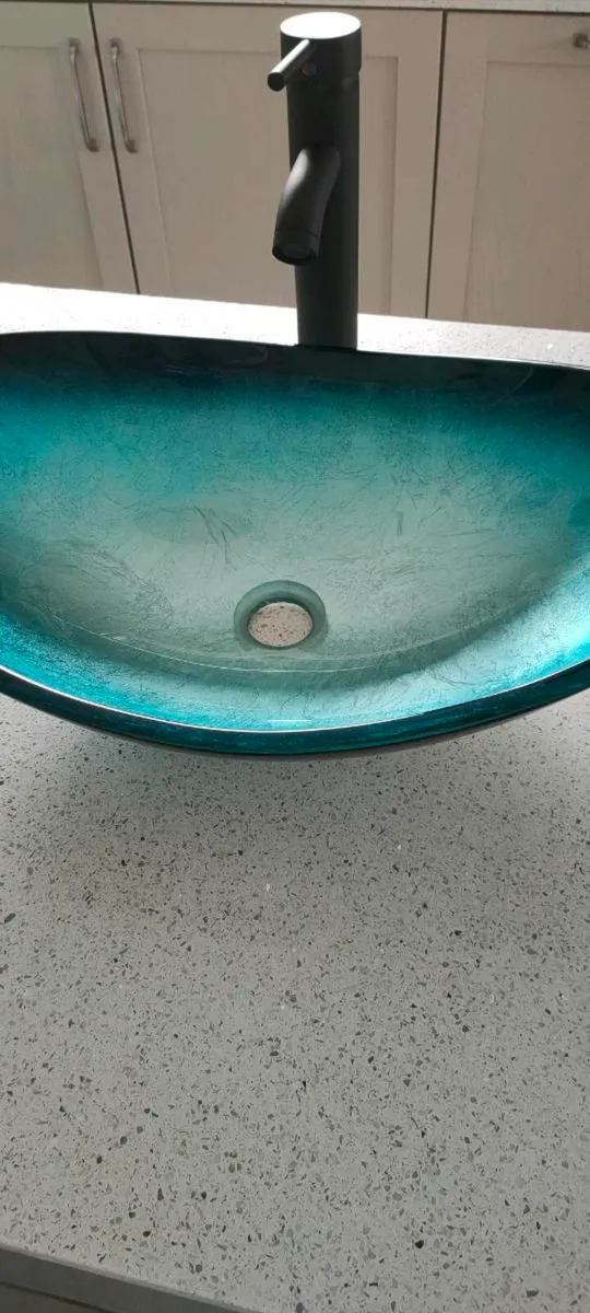 Bathroom sink & tap - Image 4